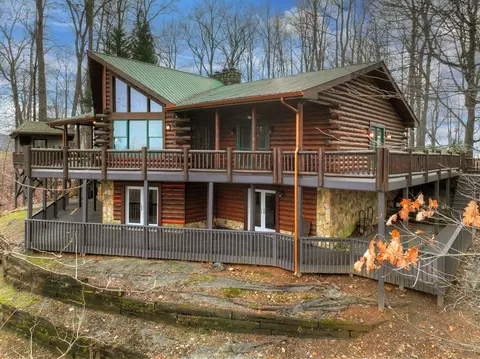 260 Observation Ln, Blue Ridge, GA 30513