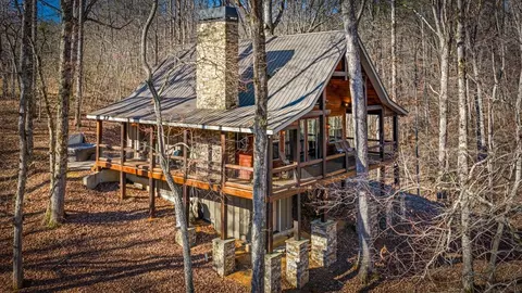 139 White Oak Dr, Blue Ridge, GA 30513