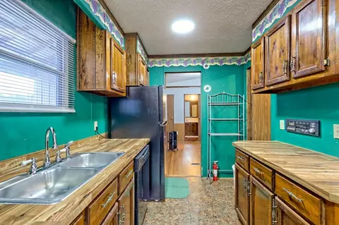 Kitchen - 9 Wig King Dr, Murphy, NC 28906 photo 3 of 5