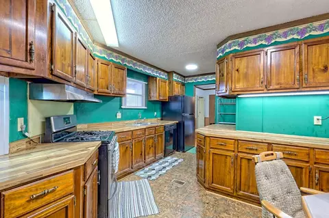 Kitchen - 9 Wig King Dr, Murphy, NC 28906 photo 2 of 5