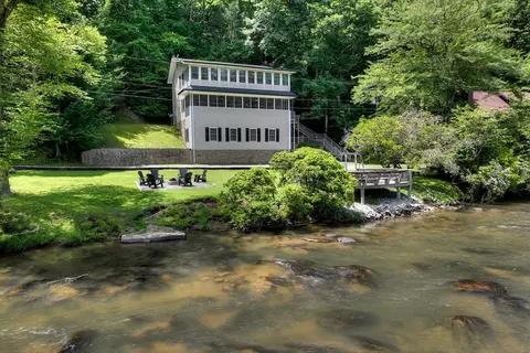 53 Addle Trl, Ellijay, GA 30540