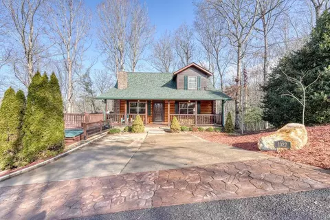 1327 Highland Trce, Blairsville, GA 30512