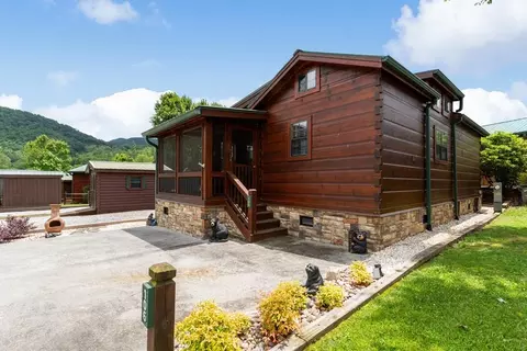 106 River Vista Dr, Dillard, GA 30537