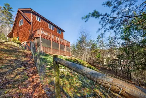 223 Red Bud Ln, Hiawassee, GA 30546