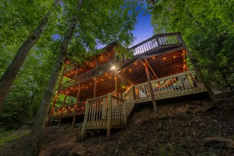 126 Brookwood Dr, Blue Ridge, GA 30513