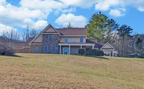 718 Hidden Lk, Blairsville, GA 30512