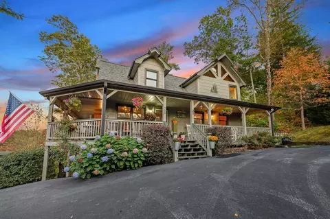 709 Laurel Creek Trl, Blue Ridge, GA 30513