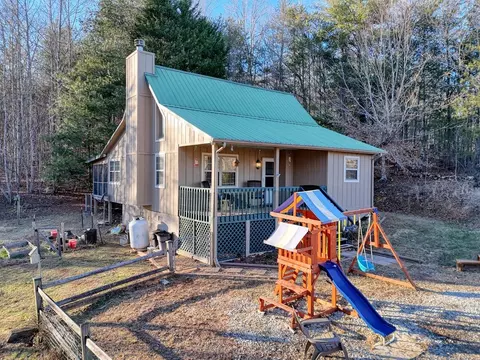 531 Wikle Rd, Hayesville, NC 28904