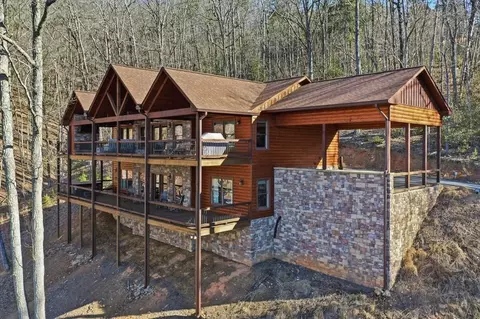 175 Stuart Dr, Mineral Bluff, GA 30559