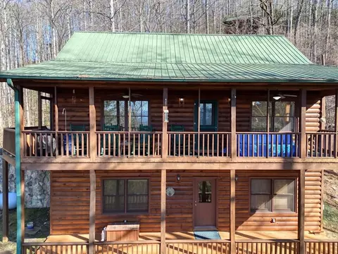 310 Barefoot Hills Rd, Hiawassee, GA 30546