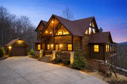 355 W Shalom Ct, Blue Ridge, GA 30513