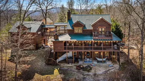 31 Hope Dr, Blue Ridge, GA 30513