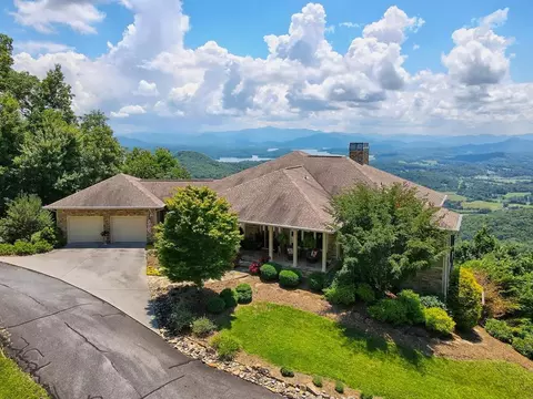 1212 Double Knob Dr E, Hayesville, NC 28904