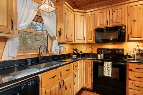 Kitchen - 197 Cashes Valley Overlook, Cherry Log, GA 30522 photo 2 of 5