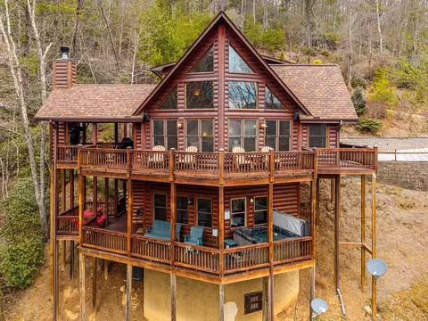 411 Ridge Trl, Blue Ridge, GA 30513