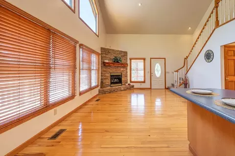 Living - 314 Ruby Rdg, Young Harris, GA 30582 photo 3 of 4
