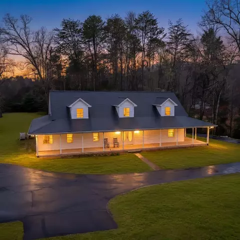 221 Hunter Ln, Marble, NC 28905