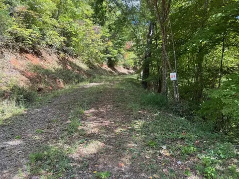 APT 11-2&12 Tree Top Drive, Hayesville, NC 28904