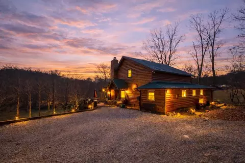 28 Wood Ln, Blue Ridge, GA 30513