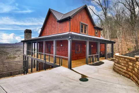 395 Pontoosuc Dr, Mineral Bluff, GA 30559