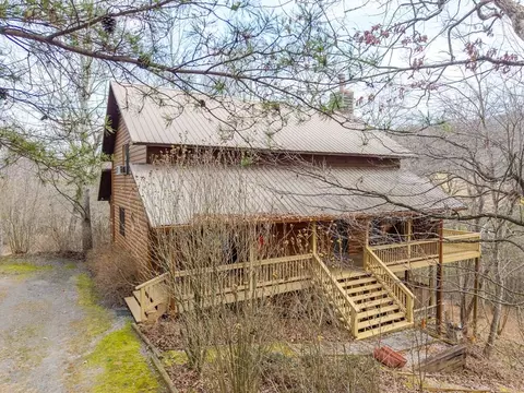 244 Lapidary Ln, Young Harris, GA 30582