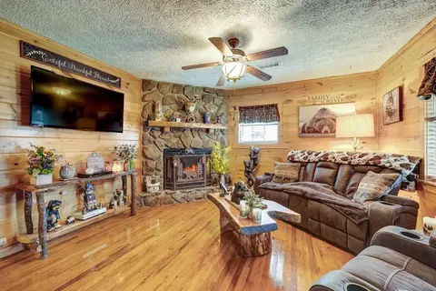 Living - 256 Bootlegger Rd, Morganton, GA 30560 photo 2 of 5