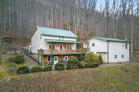 317 Collins Creek Rd, Hiawassee, GA 30546