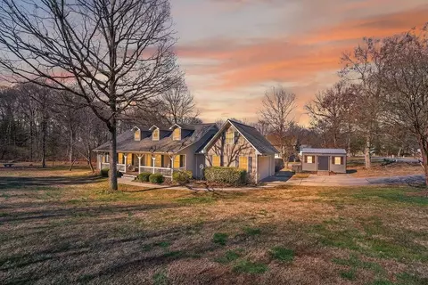 165 Richland St, Calhoun, GA 30701