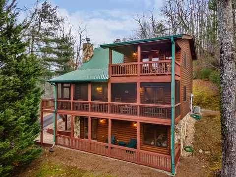 131 Toccoa Overlook Ln, Blue Ridge, GA 30513