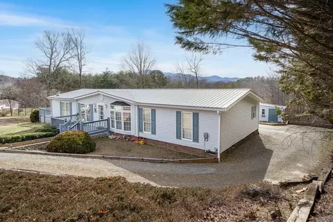 283 Bobcat Ln, Warne, NC 28909