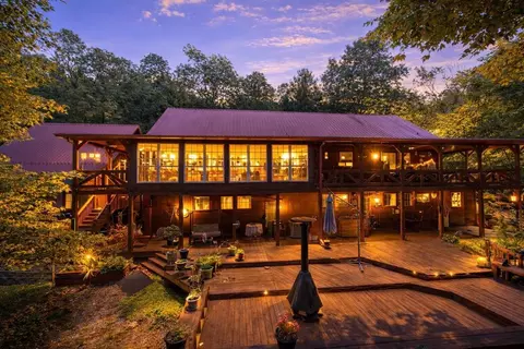885 Tomahawk Trl, Blairsville, GA 30512