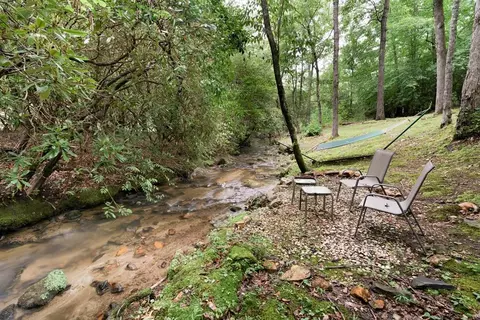 125 Jess Hooper Dr, Hayesville, NC 28904