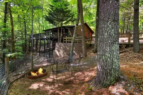 20 River Rock Rd, Ellijay, GA 30540