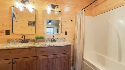 Bath - 156 White Oak Rdg, Murphy, NC 28906 photo 6 of 7