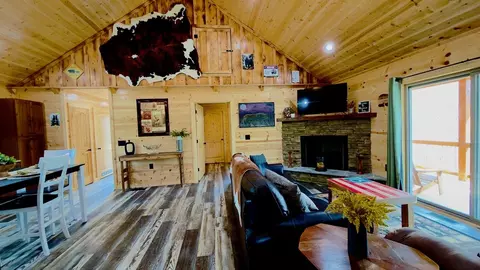 Living - 156 White Oak Rdg, Murphy, NC 28906 photo 3 of 3