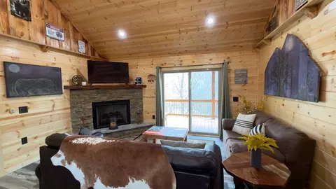 Living - 156 White Oak Rdg, Murphy, NC 28906 photo 2 of 3