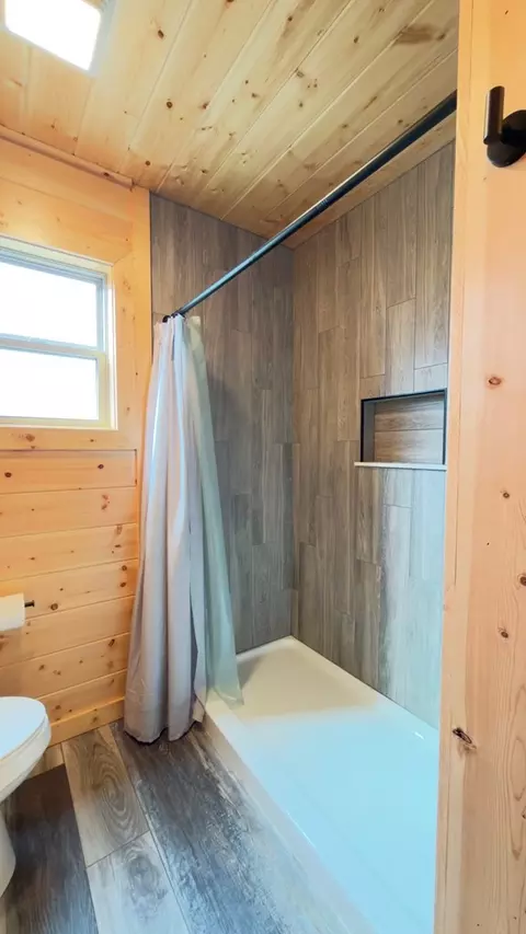 Bath - 156 White Oak Rdg, Murphy, NC 28906 photo 4 of 7