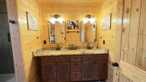 Bath - 156 White Oak Rdg, Murphy, NC 28906 photo 2 of 7