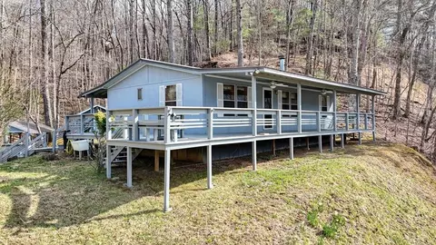240 Ruby Lake Dr N, Hiawassee, GA 30546