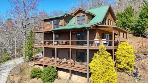 230 Smokin Rdg, Hayesville, NC 28904