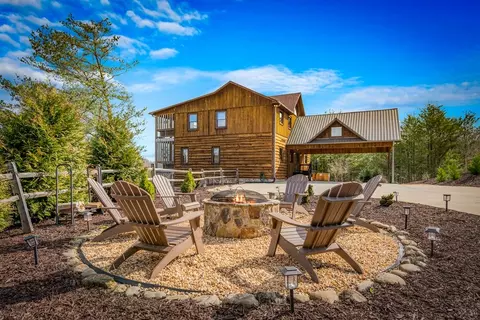 406 Hope Dr, Blue Ridge, GA 30513