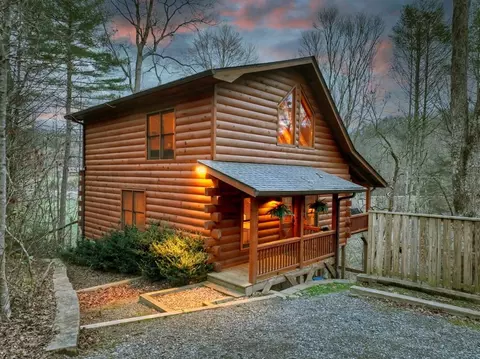 416 N Dustin Dr, Ellijay, GA 30540
