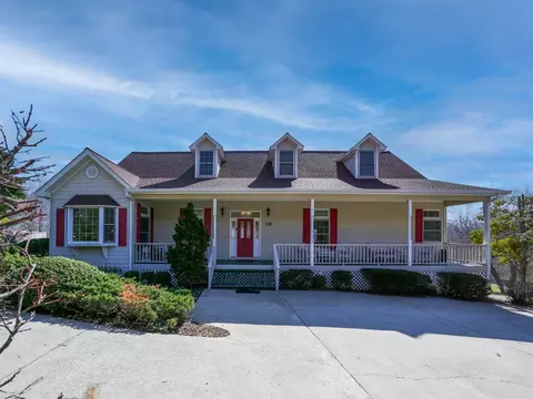 18 Foxfire Ct, Hayesville, NC 28904