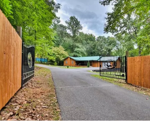 1843 Old Mobile Rd, Mccaysville, GA 30555