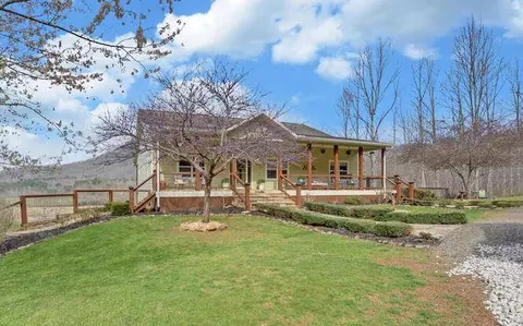 685 Barefoot Rd, Hiawassee, GA 30546