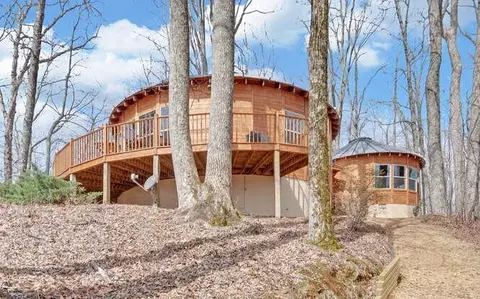 279 Collins Creek Rd, Hiawassee, GA 30546