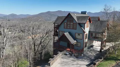 1613 Clark Dr, Hiawassee, GA 30546