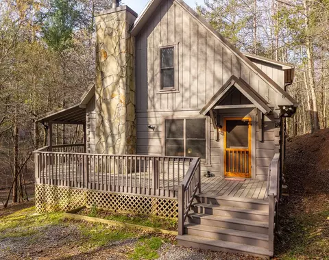 19 Blackberry Falls Ln, Ellijay, GA 30536
