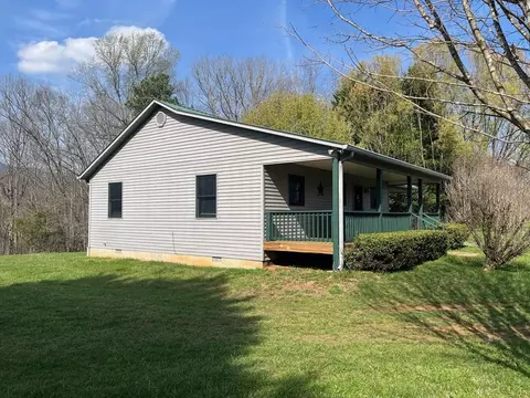 142 Arrowhead Trl, Hayesville, NC 28904