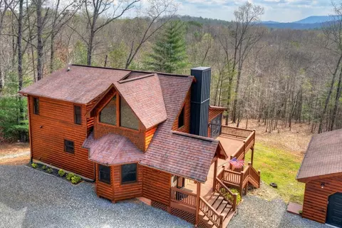 109 Chestnut Hills Ln, Blue Ridge, GA 30513